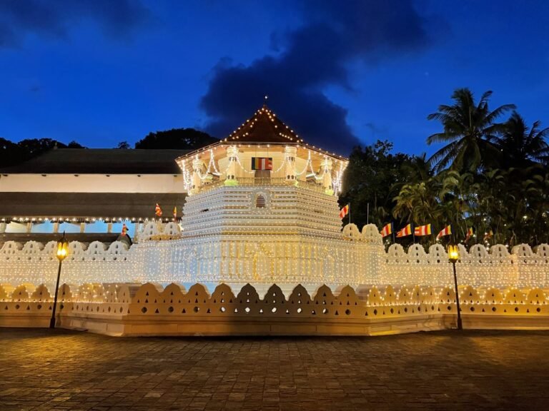 Kandy-toothrelictemple-dawn